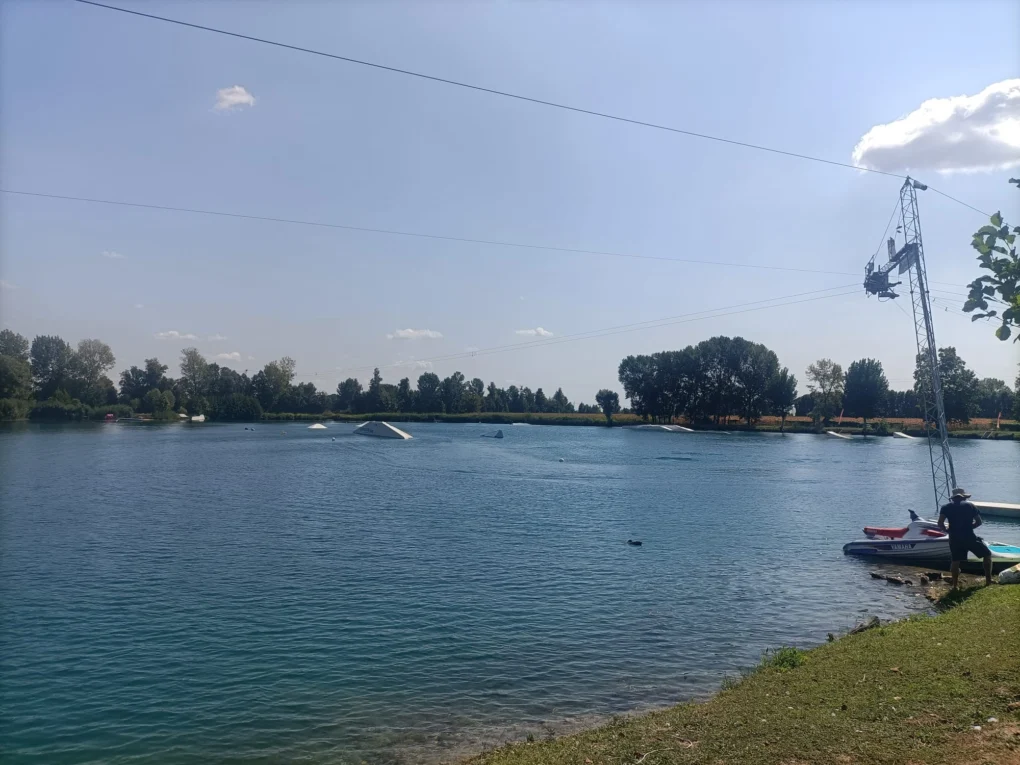 Foto panoramica Wakeparadise Brescia: vista sul lago