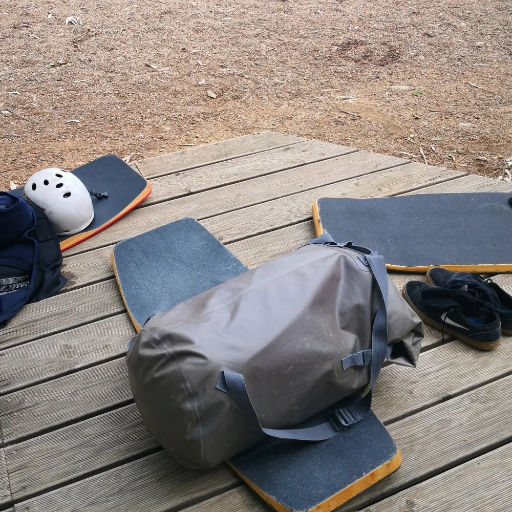 Anteprima equipaggiamento wakeskate: foto con tavole e accessori